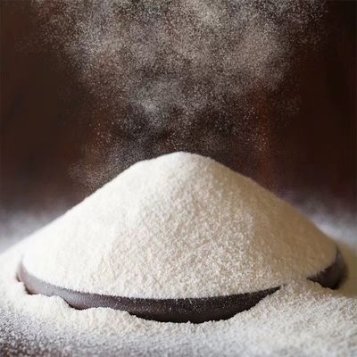 흰색 채식 크림 파우더 우유 차에 완벽 영양가 있고 맛있다